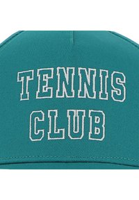 Τυρκουάζ καπέλο με κεντημένο το "TENNIS CLUB" σε λευκά γράμματα. Διαθέτει ανθεκτική γείσο και λείο υφασμάτινο υφή.