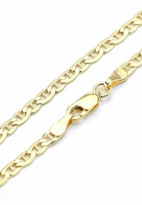 Zlatý náhrdelník s prepojenými oválnymi článkami a zapínaním na karabínu. Hladká textúra a lesklý povrch zdôrazňujú jeho kovový vzhľad.