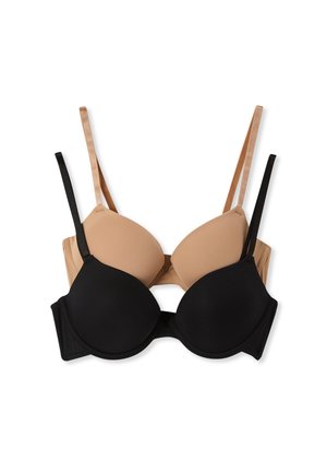 Due bras sono sovrapposti: uno in tono sabbia con finitura liscia e uno in nero. Entrambi presentano spalline regolabili e un design senza cuciture.