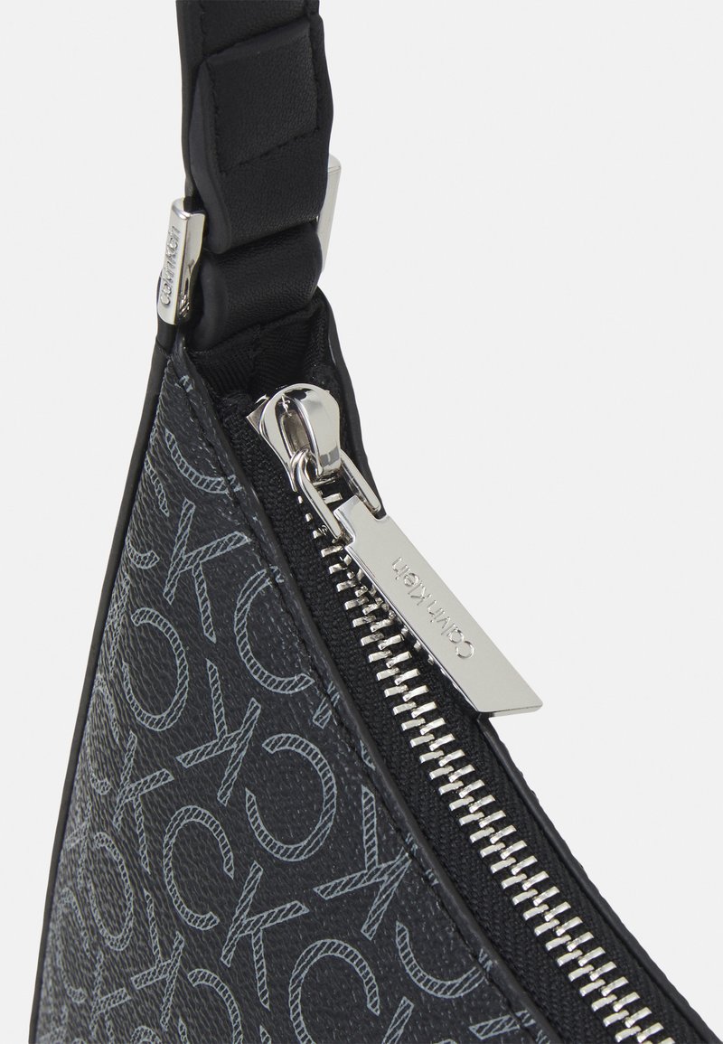 Damen Handtaschen | Calvin Klein MUST SHOULDER MONO Handtasche black/schwarz - SF20313 Damen Handtaschen | Calvin Klein MUST SHOULDER MONO Handtasche black/schwarz - SF20313