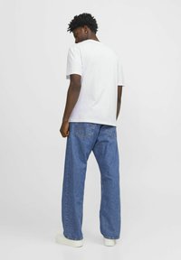Jack & Jones JORVESTERBRO PICTURE CREW NECK - Nyomott mintás póló - bright white