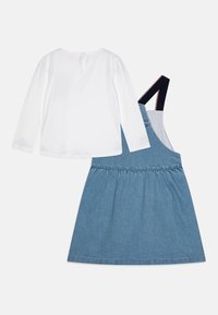 Tommy Hilfiger DUNGAREE DRESS SET - Camiseta de manga larga - denim medium