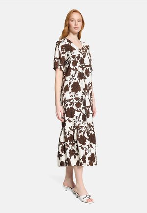 Cartoon, CARTOON MIT VOLANT MIDIKLEID - Robe de jour - weiß braun