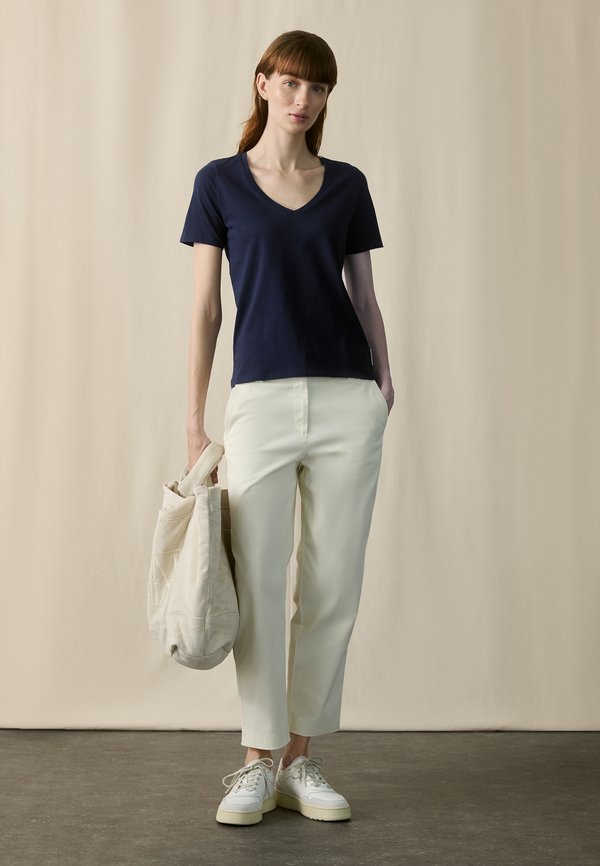 Basic T-shirt - manic midnight3