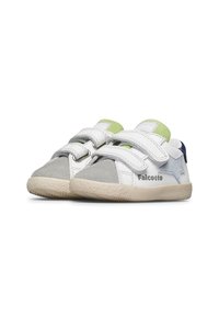 Zapatillas infantiles blancas y grises con correas de Velcro, detalles de ante, acentos verdes y un diseño de estrella. Suela de goma con agarre texturizado.