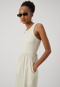 GAP MIDI DRESS - Denné šaty - beige