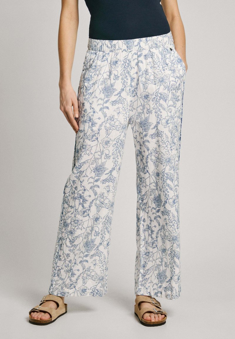 Pantalons blancs à coupe décontractée avec un motif floral bleu, ceinture élastique, poches latérales et texture de tissu douce et légère.