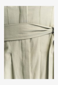 Ausgewählt, sage green