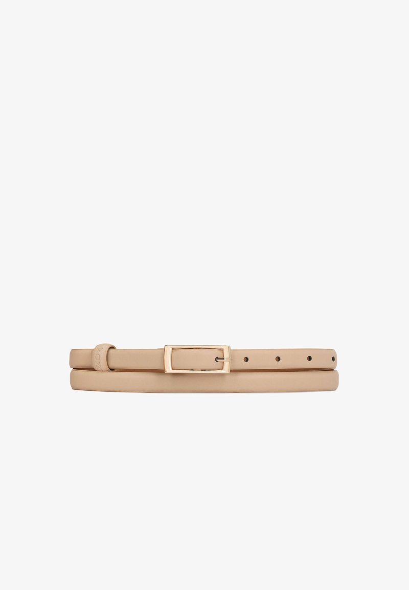 Ceinture en cuir beige avec une texture lisse, boucle rectangulaire en or, plusieurs trous pour ajuster la taille, et un design simple.