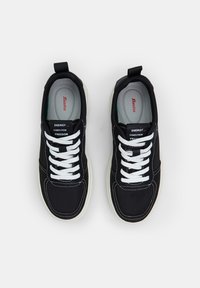 Bata Tossud - nero