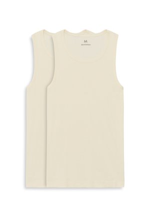 To ensfarvede beige ærmeløse toppe med rund hals, stablet med den forreste top, der overlapper den bageste en smule.