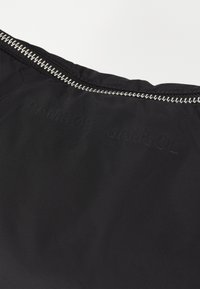 Thumbnail Image 6