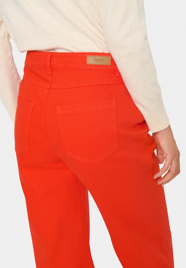 ILUSZ WIDE LEG - Flared Jeans - flame scarlet3