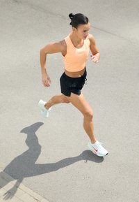 Nike Performance JOURNEY biały