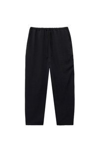 Zwarte, lichte broeken met een elastische tailleband, trekkoordsluiting, zijzakken en een gestructureerde stofafwerking.