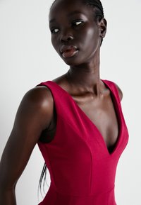 VILA VIWELLY DEEP V NECK ANCLE DRESS - Haljina od žerseja - beet red