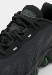 Nike Sportswear AIR MAX DN8 - Sneakers laag - black/green strike/dark smoke grey