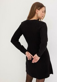 bonprix Abito in maglia - black