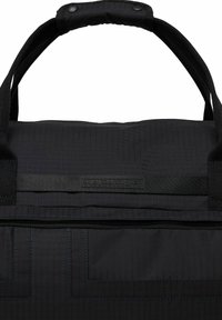 Borsa in tessuto nero con texture, manici cuciti e una tracolla orizzontale con il marchio "NAPAPIJRI" in rilievo.