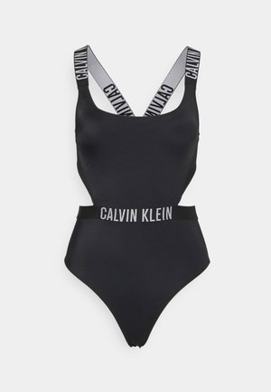 Černé jednodílné plavky s kříženými ramínky a textem "CALVIN", širokým pasem s nápisem "KLEIN" a hladkou, lesklou texturou.