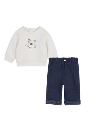 Sweat-shirt blanc à manches longues pour tout-petit avec étoile noire et logo MK, associé à un pantalon en denim bleu foncé retroussé.