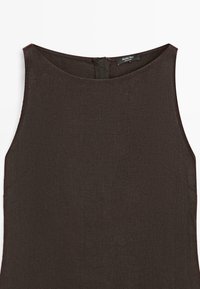 Ärmelloses, dunkelbraunes Leinenkleid mit rundem Ausschnitt und Reißverschluss am Rücken, Etikett Massimo Dutti.