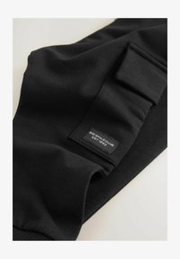 Unausgewählt, black