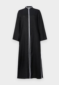 Mustandus pika varrukaga kleit kõrge kaelusega, millel on valged äärised esi- ja külgniitide ääres, valmistatud kergest kangast.