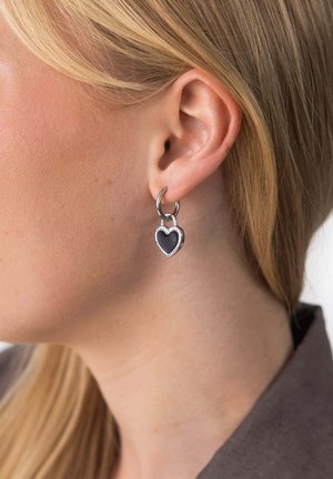 PURELEI, PURELEI OHRRINGE HEART CHARM - Ohrringe - silver-coloured