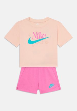 WILD FLOWER SET - Short - playful pink