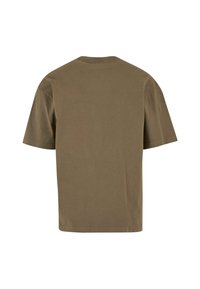 Kortærmet t-shirt i olivengrøn bomuld med rund hals, glat tekstur og lige snit, der fremhæver et minimalistisk design.