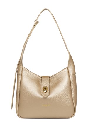 Sac à épaule en cuir texturé doré clair avec bandoulière réglable, fermeture à rabat frontale et petit logo métallique près de la base.