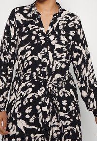 Vero Moda Curve Sukienka koszulowa