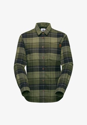 Camicia di flanella a scacchi verde e nera con maniche lunghe, chiusura a bottoni e tasca sul petto. Presenta bottoni marroni e accenti di cuciture bianche.