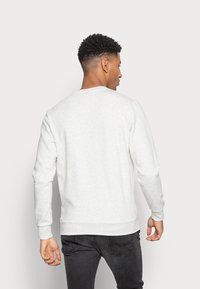 Jack & Jones JORARON CREW NECK - Camisola - white melange