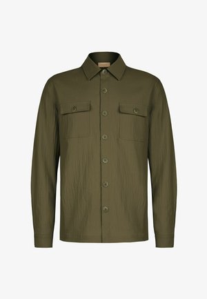 Oliwkowa koszula na długi rękaw zapinana na guziki, z dwoma klapowanymi kieszeniami na piersiach i standardowym kołnierzem, wykonana z teksturowanej tkaniny.
