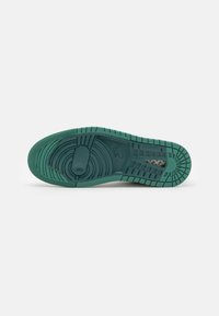 Jordan AIR JORDAN 1 ZOOM CMFT 2 jasnozielony
