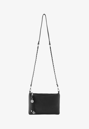 Bolso bandolera de cuero negro con una correa de cadena desmontable, textura suave, cierre con cremallera y borlas decorativas con detalles metálicos.