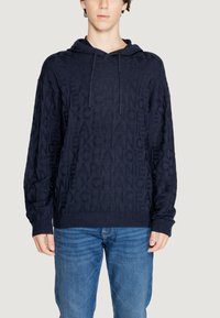 Felpa con cappuccio blu navy con motivo testuale in rilievo "Armani Exchange", dotata di cappuccio con cordino e polsini e orlo a coste.