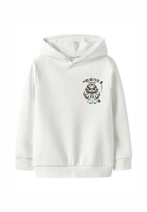 Sweat à capuche blanc avec un petit personnage de dessin animé coloré portant une tenue traditionnelle et un texte en écriture asiatique au-dessus, sur le côté gauche de la poitrine.