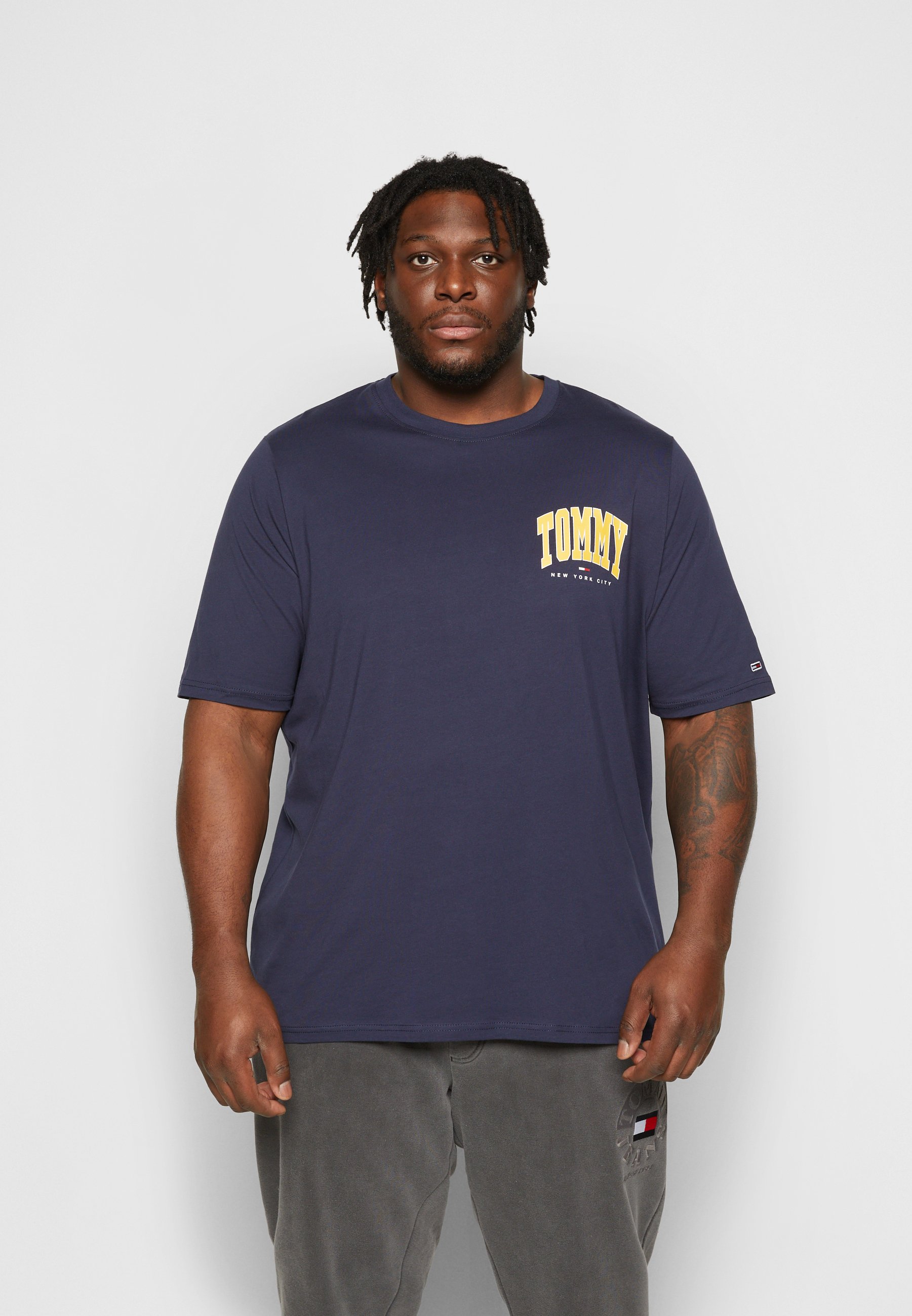 Tommy Jeans Plus CHEST COLLEGE GRAPHIC 