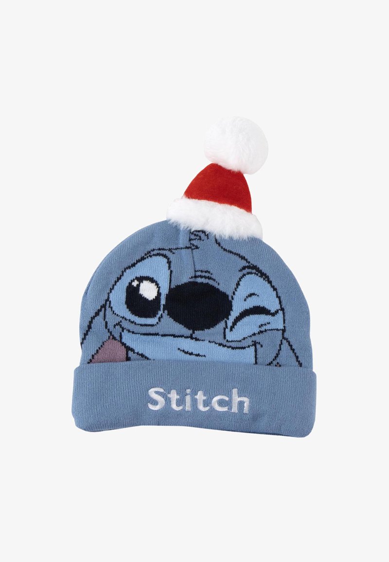 Bonnet en tricot bleu avec un design animé de Stitch, un pompon rouge sur le dessus et "Stitch" brodé en blanc sur le revers.