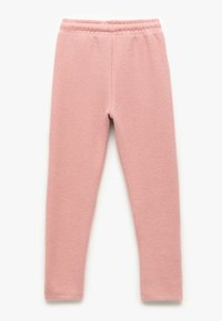 Jasnoróżowe legginsy wykonane z miękkiego, elastycznego materiału. Posiadają elastyczny pas oraz dopasowany design kostek z gładką fakturą.