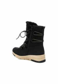 Botas de tobillo impermeables negras con una superficie texturizada, forro de pelo sintético y una suela gruesa beige. Incluyen cremalleras laterales y detalles de cordones.