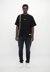 Evisu VIRTUAL VACATION PRINT TEE - T-shirt imprimé - black