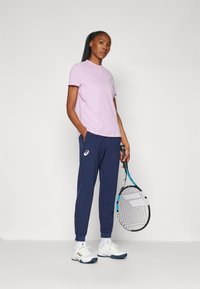 ASICS COURT SS TOP - T-shirt till träning - light ube