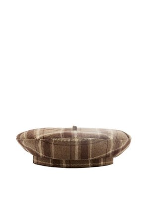 Béret en laine marron et beige à carreaux avec une petite boucle sur le dessus, vu de côté sur fond blanc.