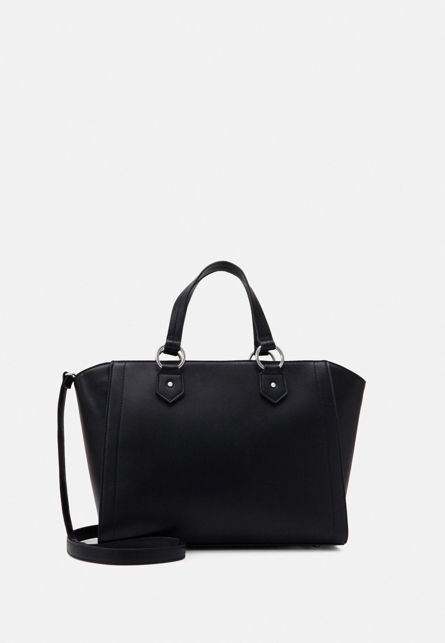 Vesker & Kofferter | Dame | Ny veske og koffert på nett hos Guess veske sort lakk | FINN.no