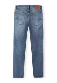 Niebieskie dżinsy o slim fit. Posiadają dwie tylne kieszenie, skórzaną metkę na pasku i gładką fakturę.