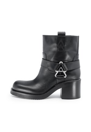 Stivaletti con plateau - black